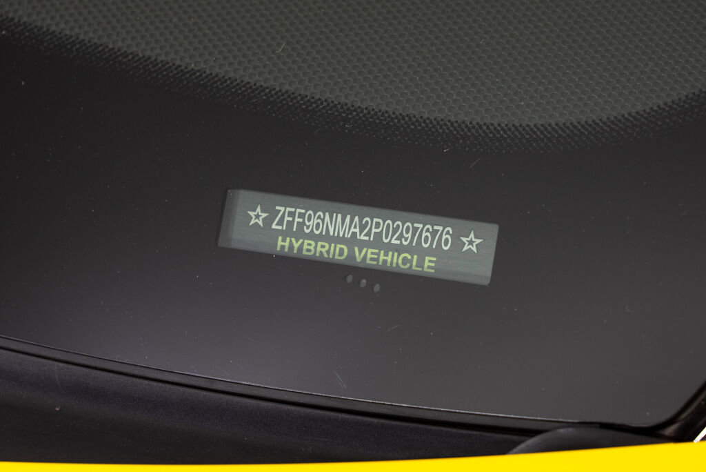 Used 2023 Ferrari SF90 Spider image 33