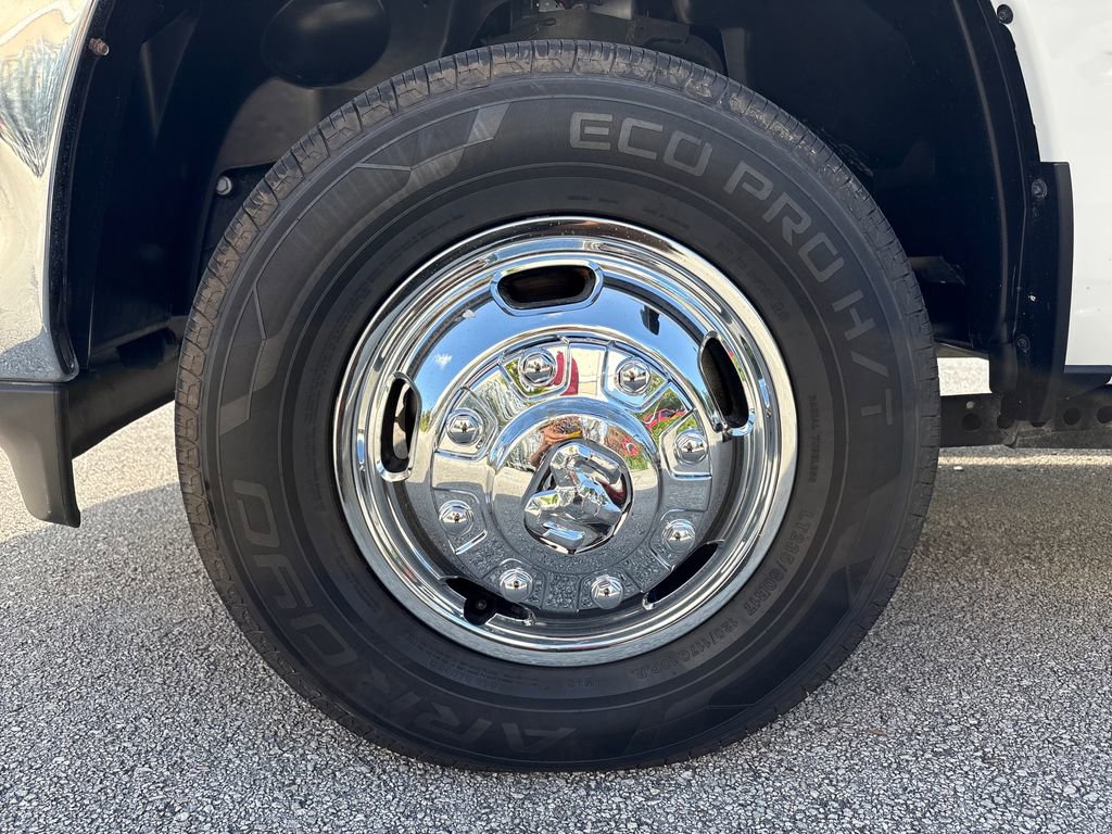 Used 2024 RAM 3500 Tradesman w/ Chrome Appearance Group AWD/4WD image 10