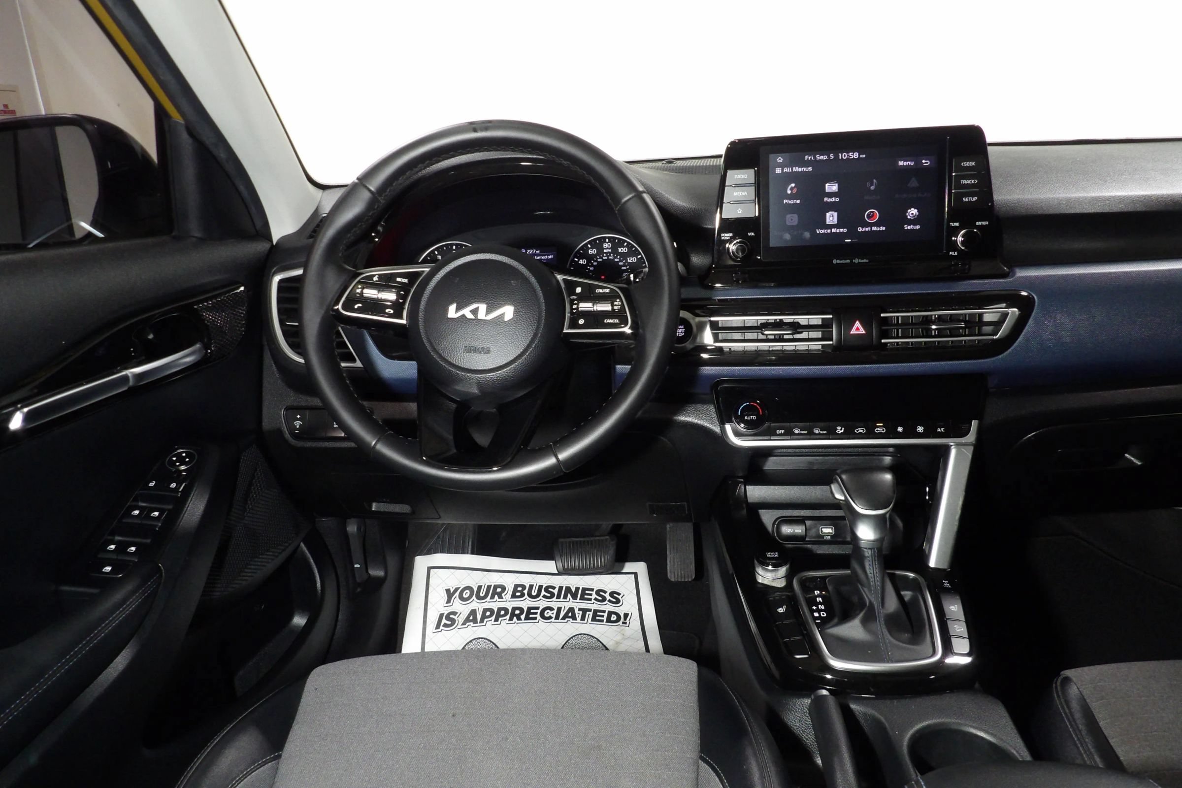 Used 2023 Kia Seltos S AWD/4WD image 19