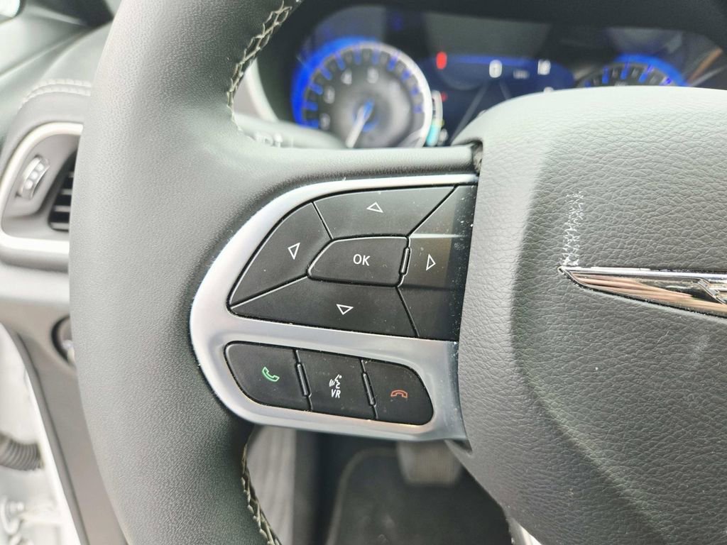 Used 2025 Chrysler Pacifica Select FWD image 20
