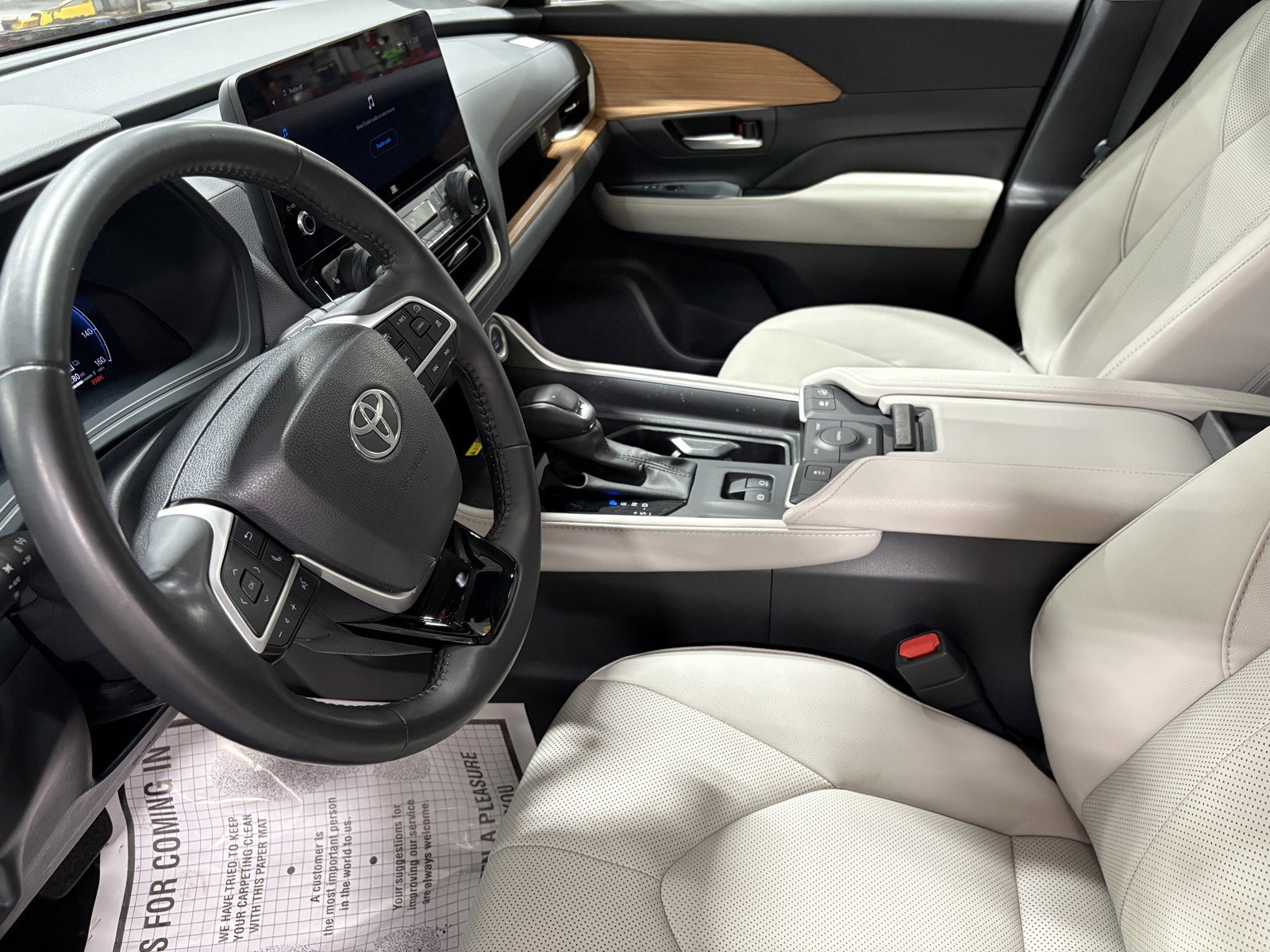 Used 2024 Toyota Grand Highlander AWD Hybrid image 13