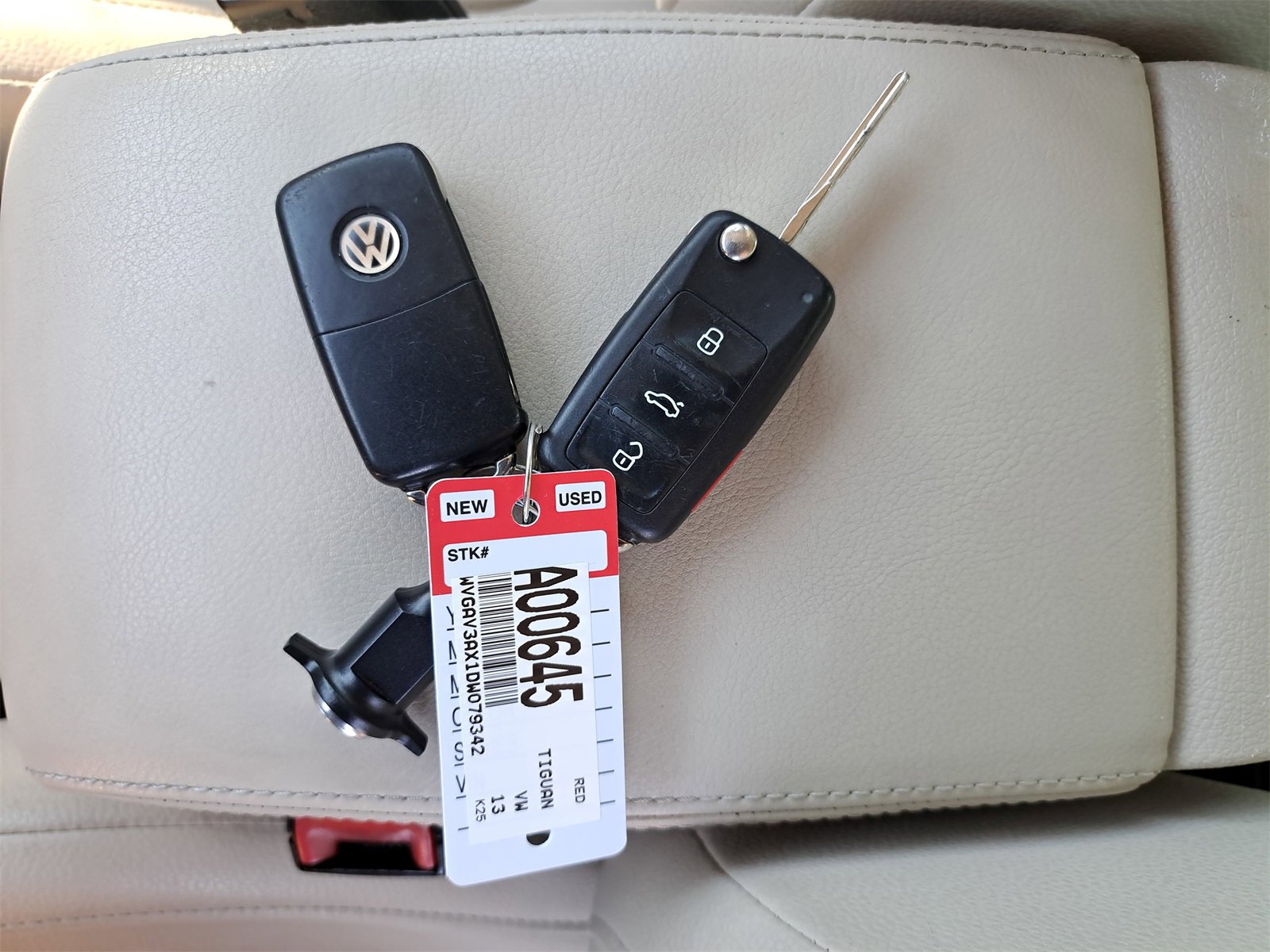 Used 2013 Volkswagen Tiguan SE image 9