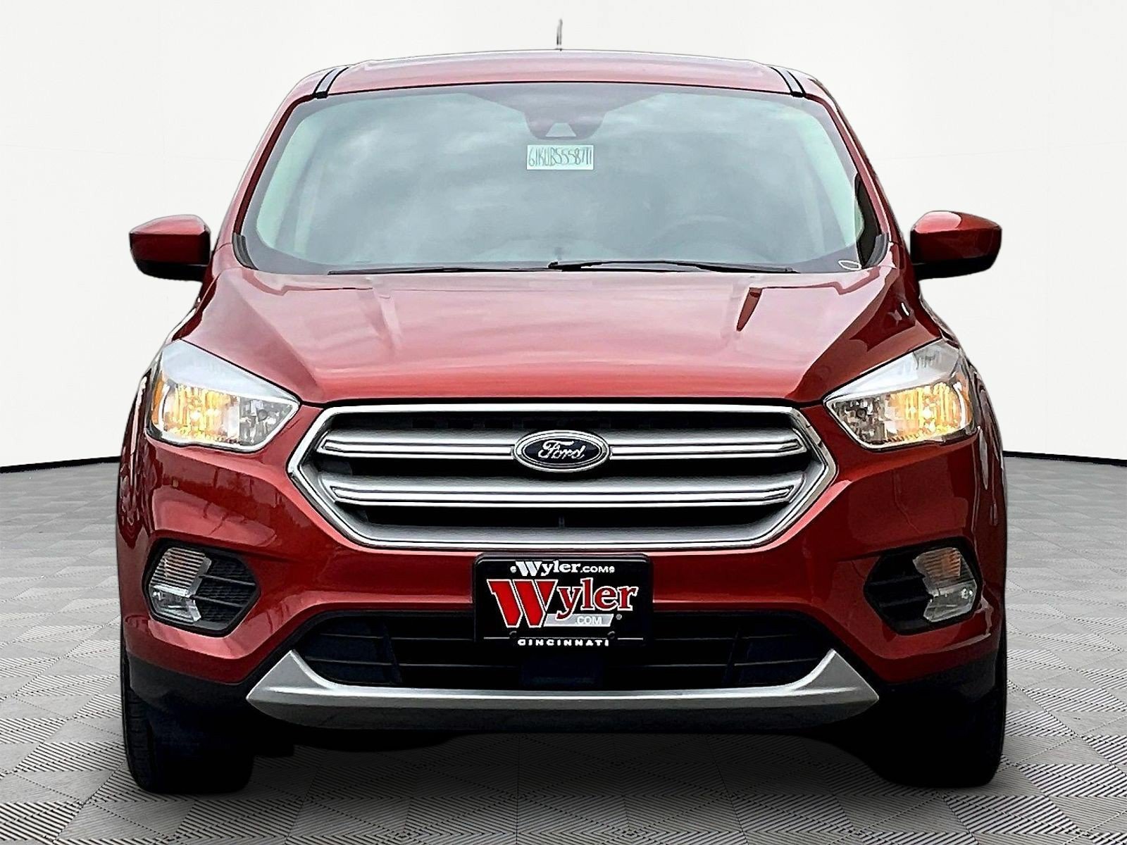 Used 2019 Ford Escape SE FWD image 2