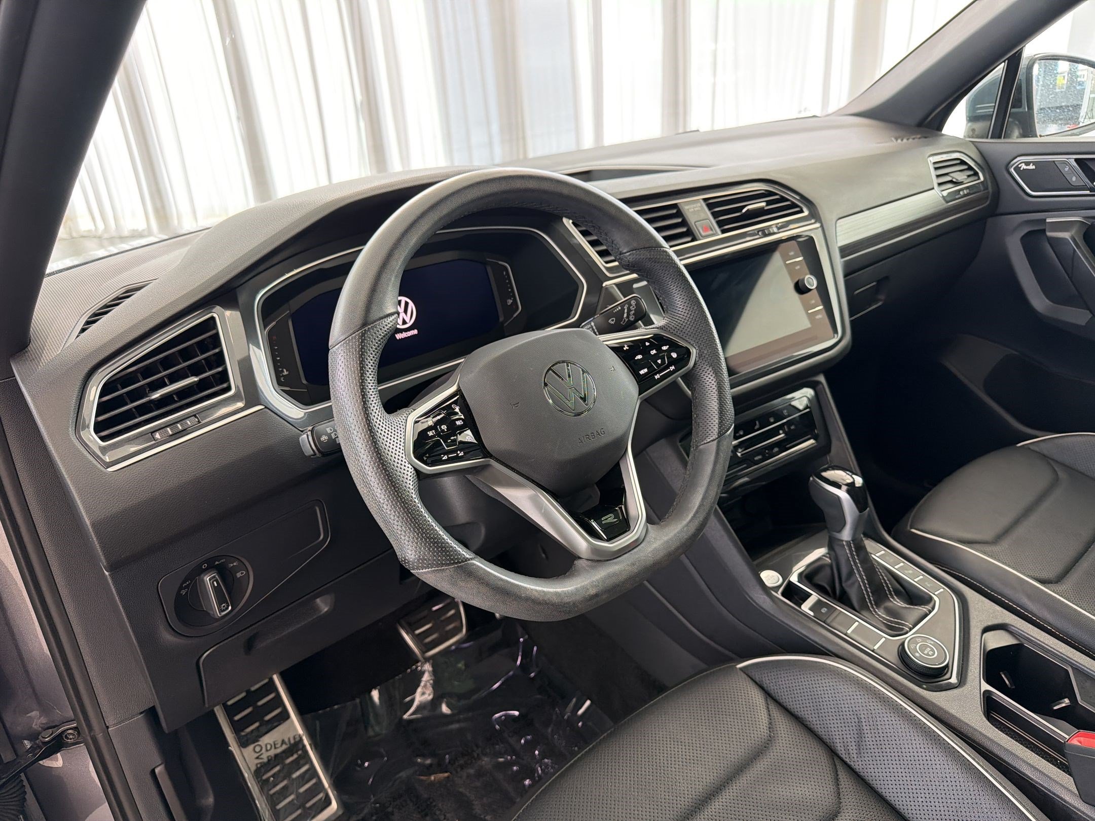 Used 2024 Volkswagen Tiguan SEL R-Line AWD/4WD image 4
