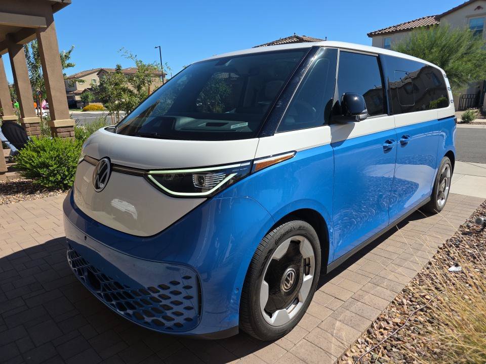 Used 2025 Volkswagen ID. Buzz Pro S Plus AWD/4WD image 2
