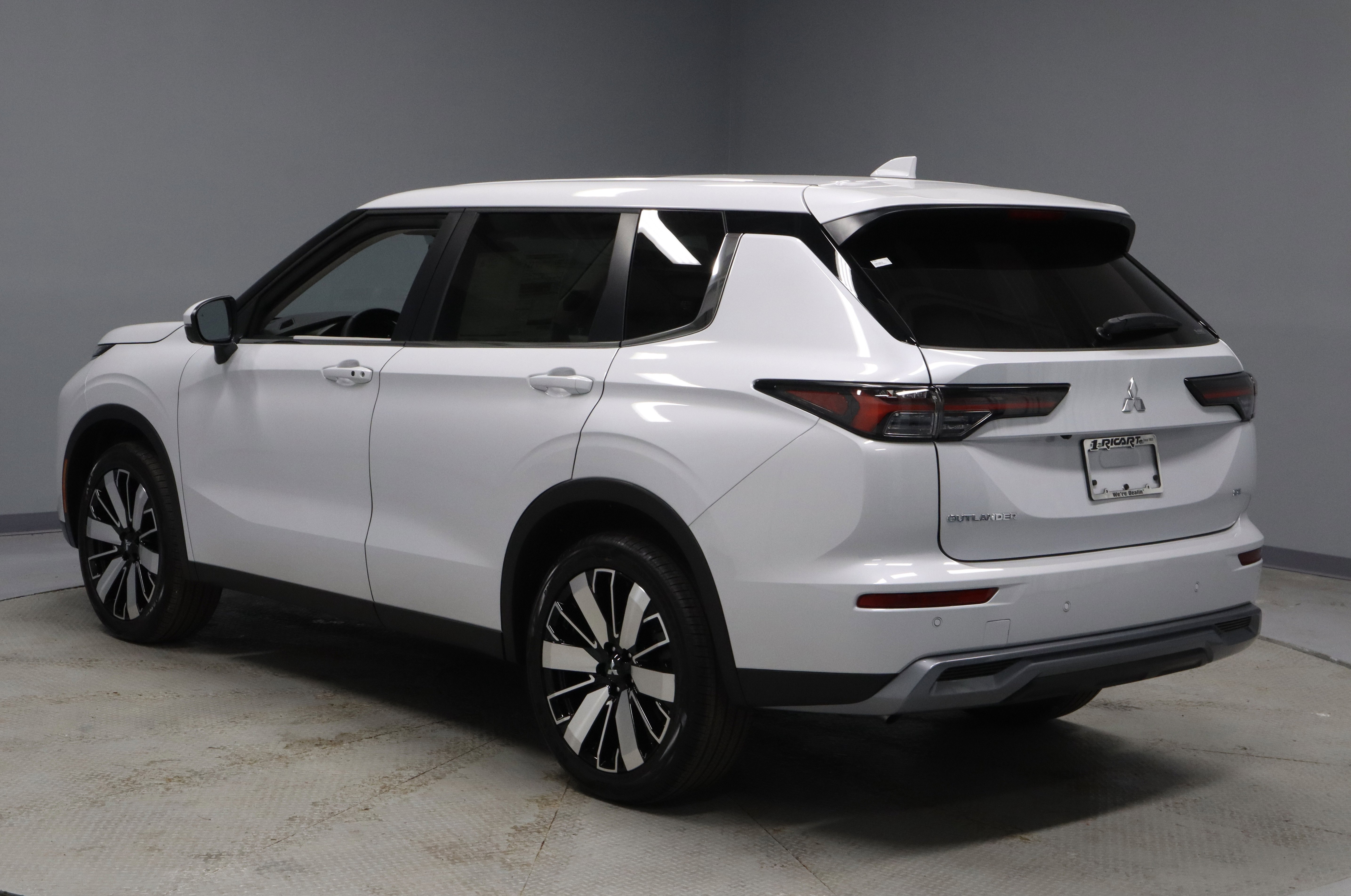 New 2026 Mitsubishi Outlander SE image 6