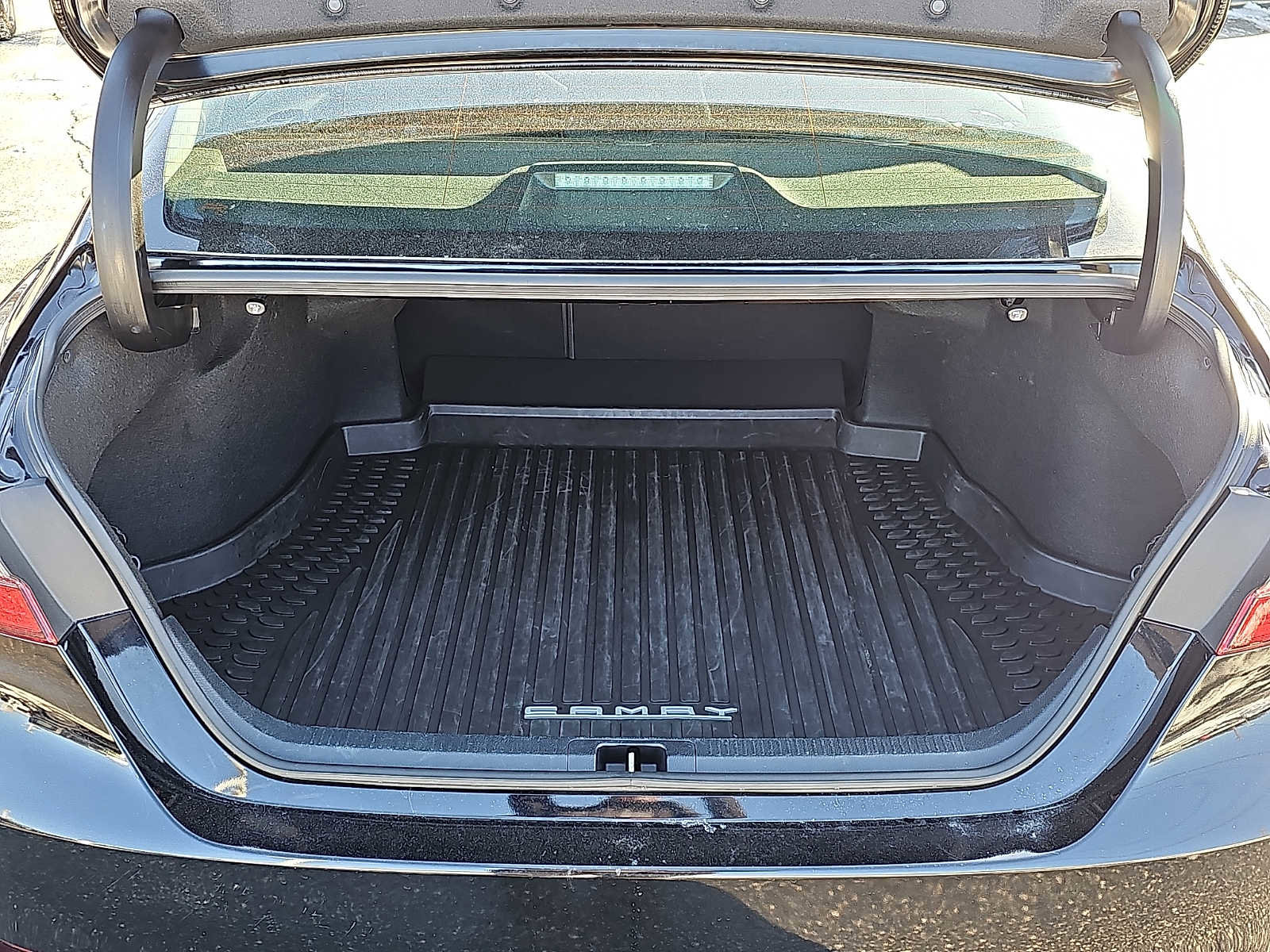 Used 2022 Toyota Camry XSE image 30