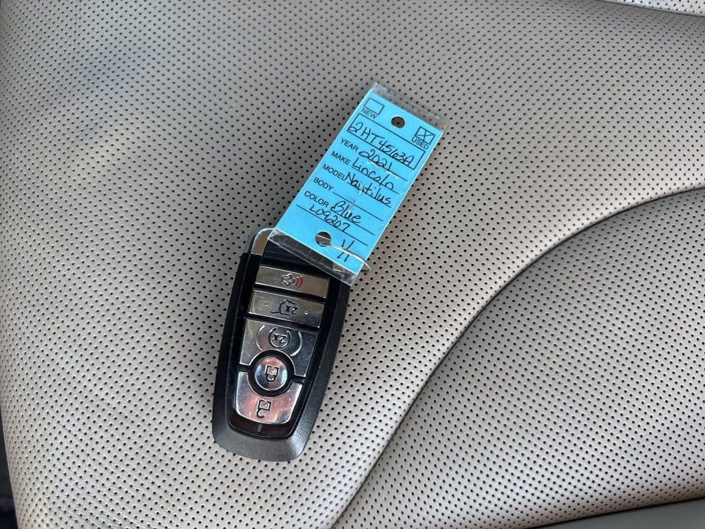 Used 2021 Lincoln Nautilus Reserve image 39