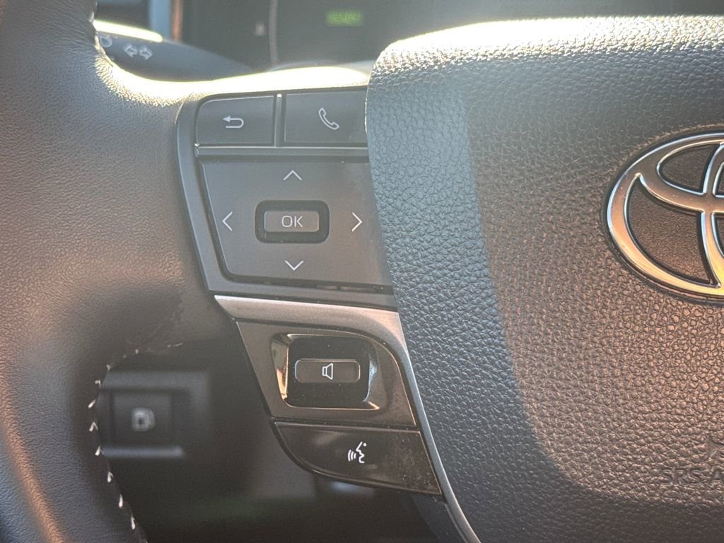 Used 2025 Toyota Camry SE image 18