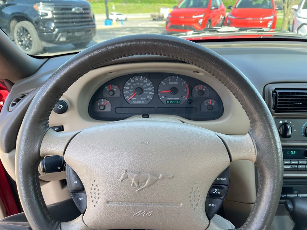 Used 2000 Ford Mustang Convertible RWD image 9