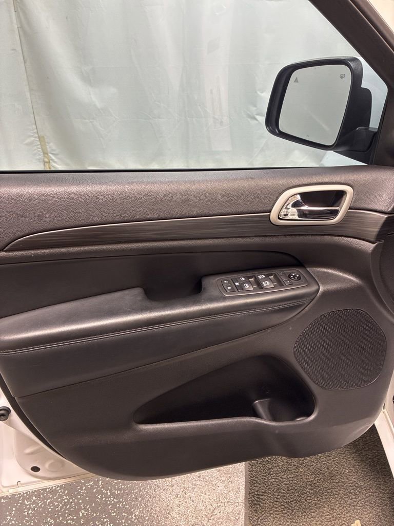 Used 2021 Jeep Grand Cherokee Laredo X image 12