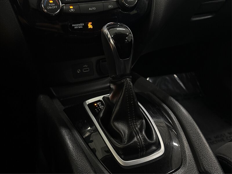 Used 2018 Nissan Rogue SV AWD/4WD image 25