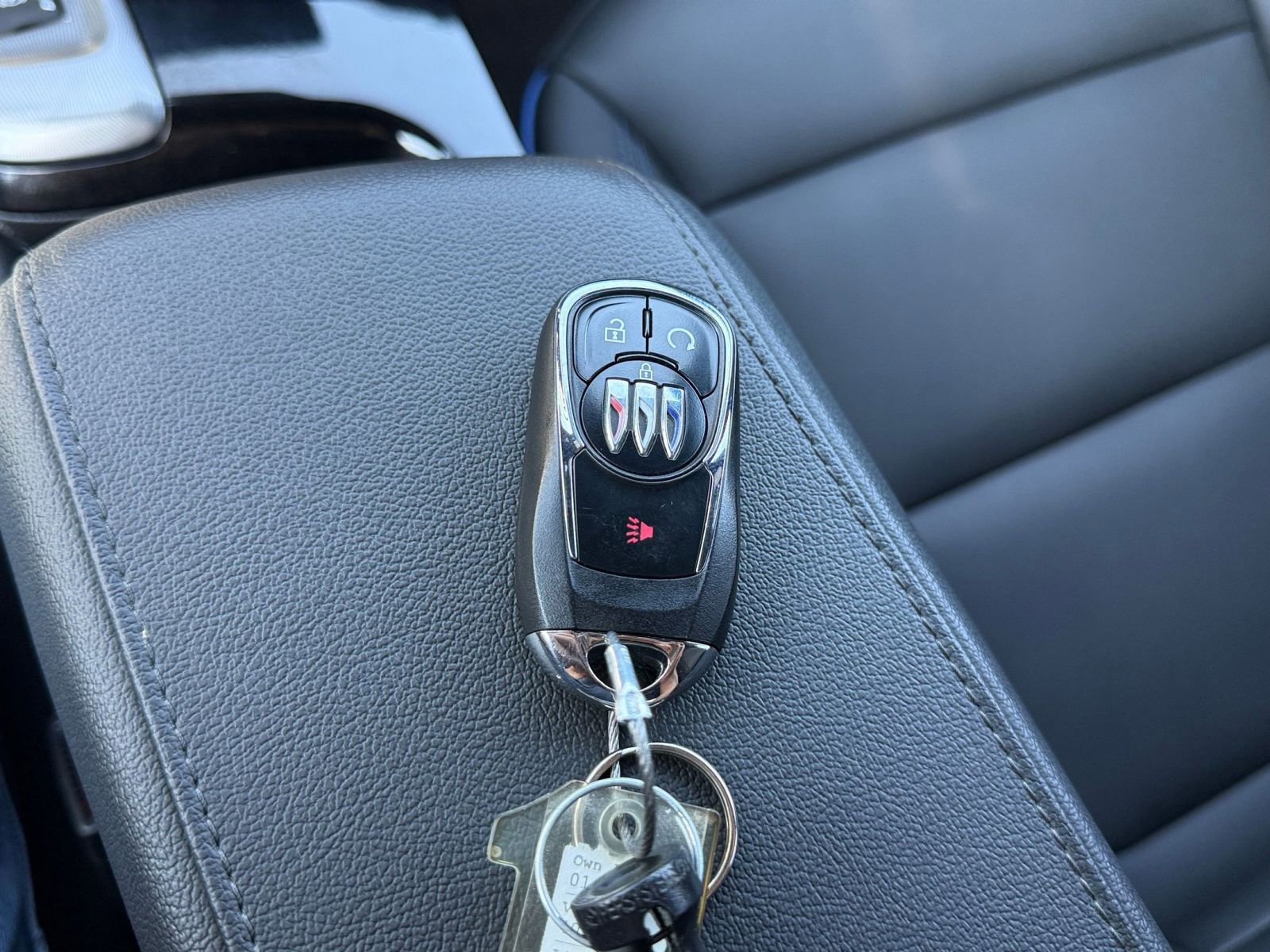 Used 2025 Buick Envista Sport Touring image 22