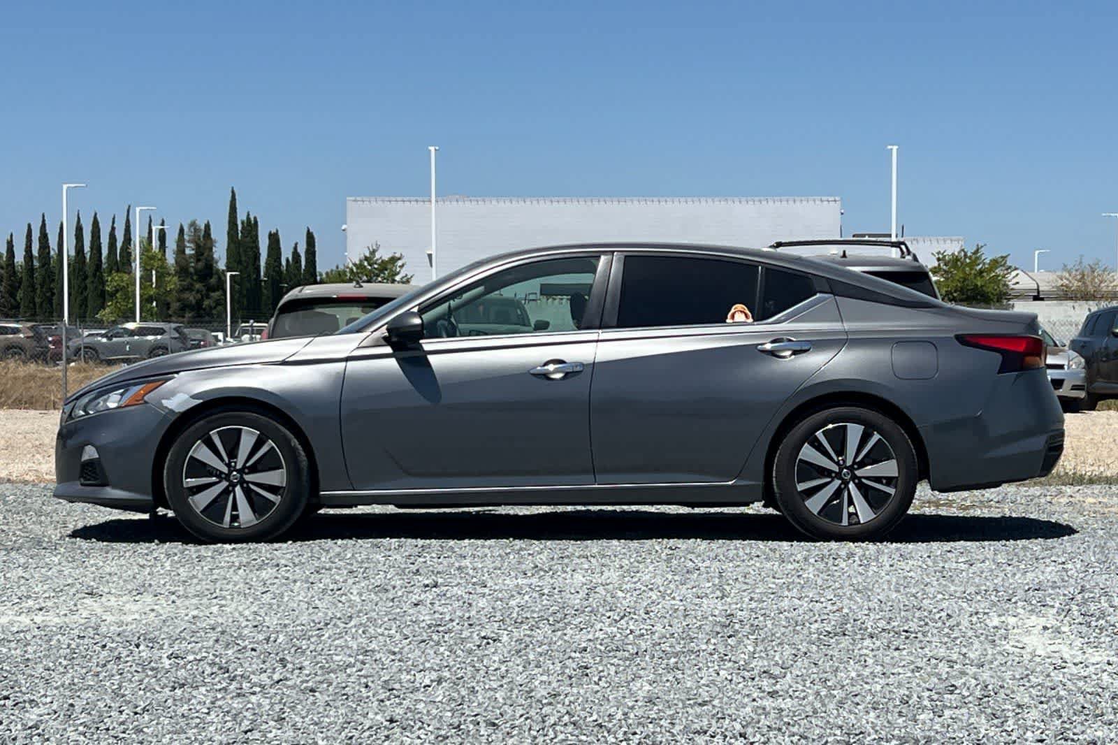 Used 2022 Nissan Altima 2.5 SV FWD image 6