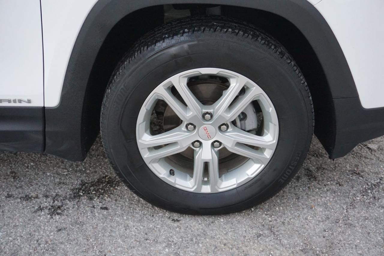 Used 2023 GMC Terrain SLE w/ Driver Convenience Package image 6