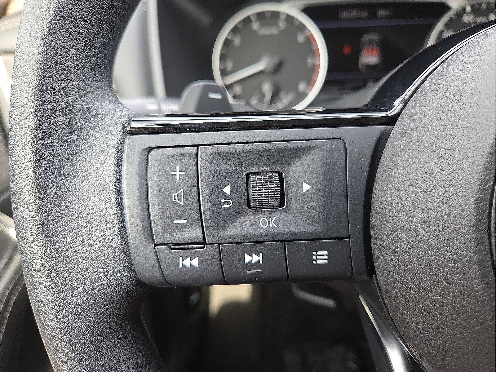 Used 2023 Nissan Rogue SV FWD image 19