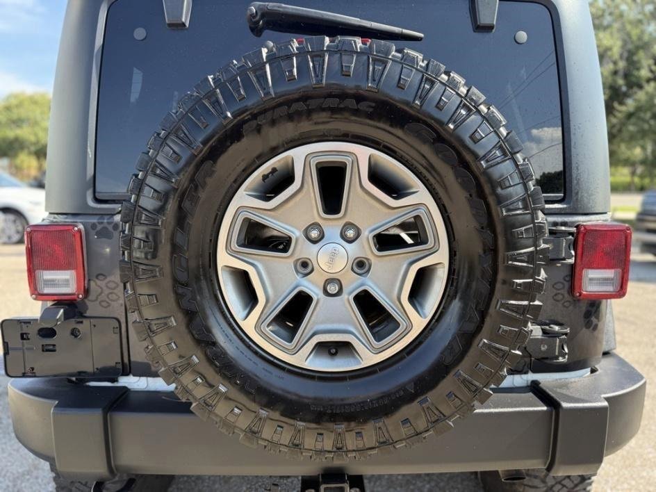 Used 2017 Jeep Wrangler Unlimited Rubicon w/ Connectivity Group image 14