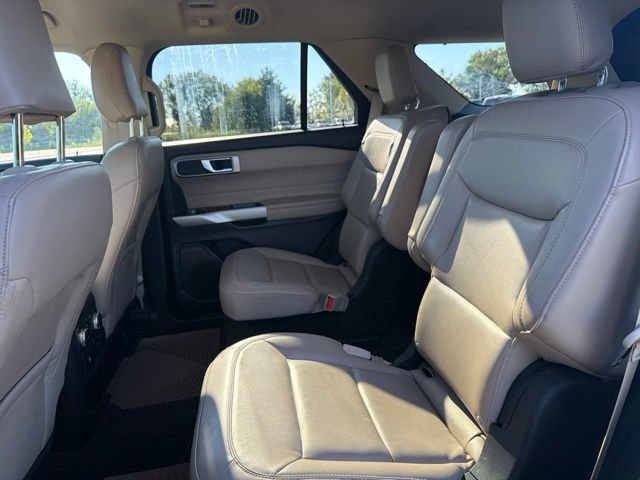 Used 2021 Ford Explorer XLT w/ Equipment Group 202A AWD/4WD image 18