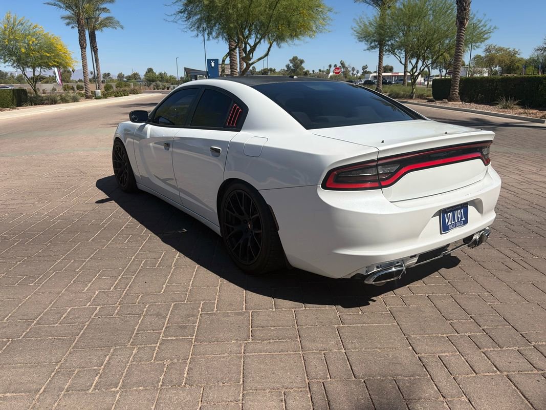 Used 2015 Dodge Charger SE image 4