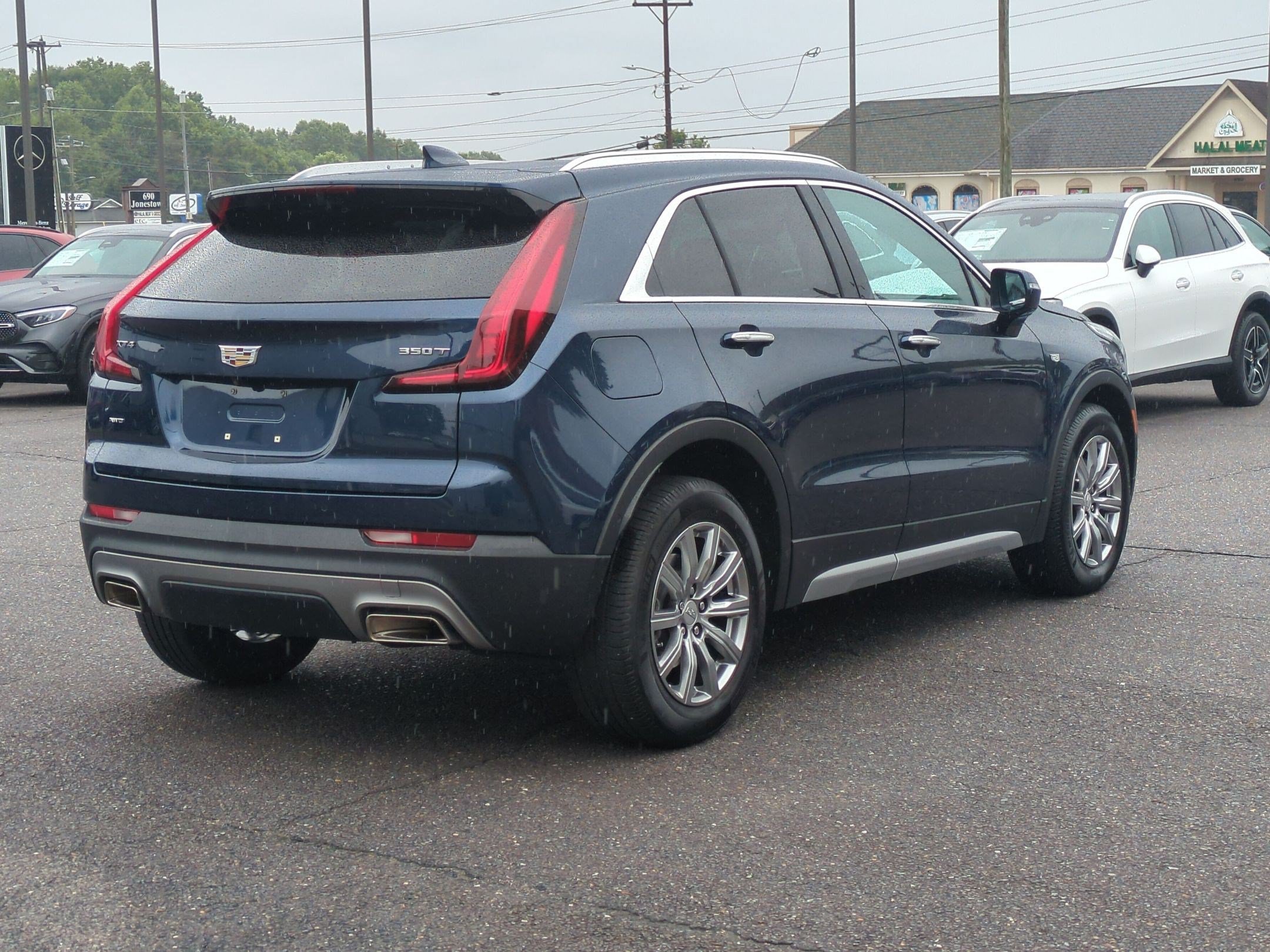 Used 2020 Cadillac XT4 Premium Luxury w/ Enhanced Visibility Package AWD/4WD image 3