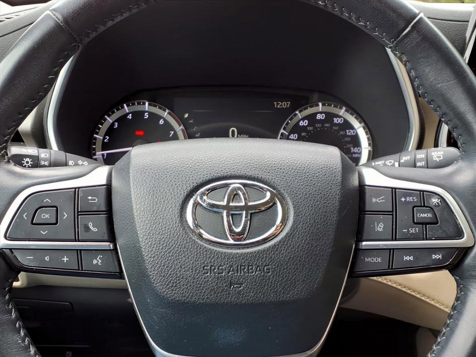 Used 2023 Toyota Highlander XLE image 21