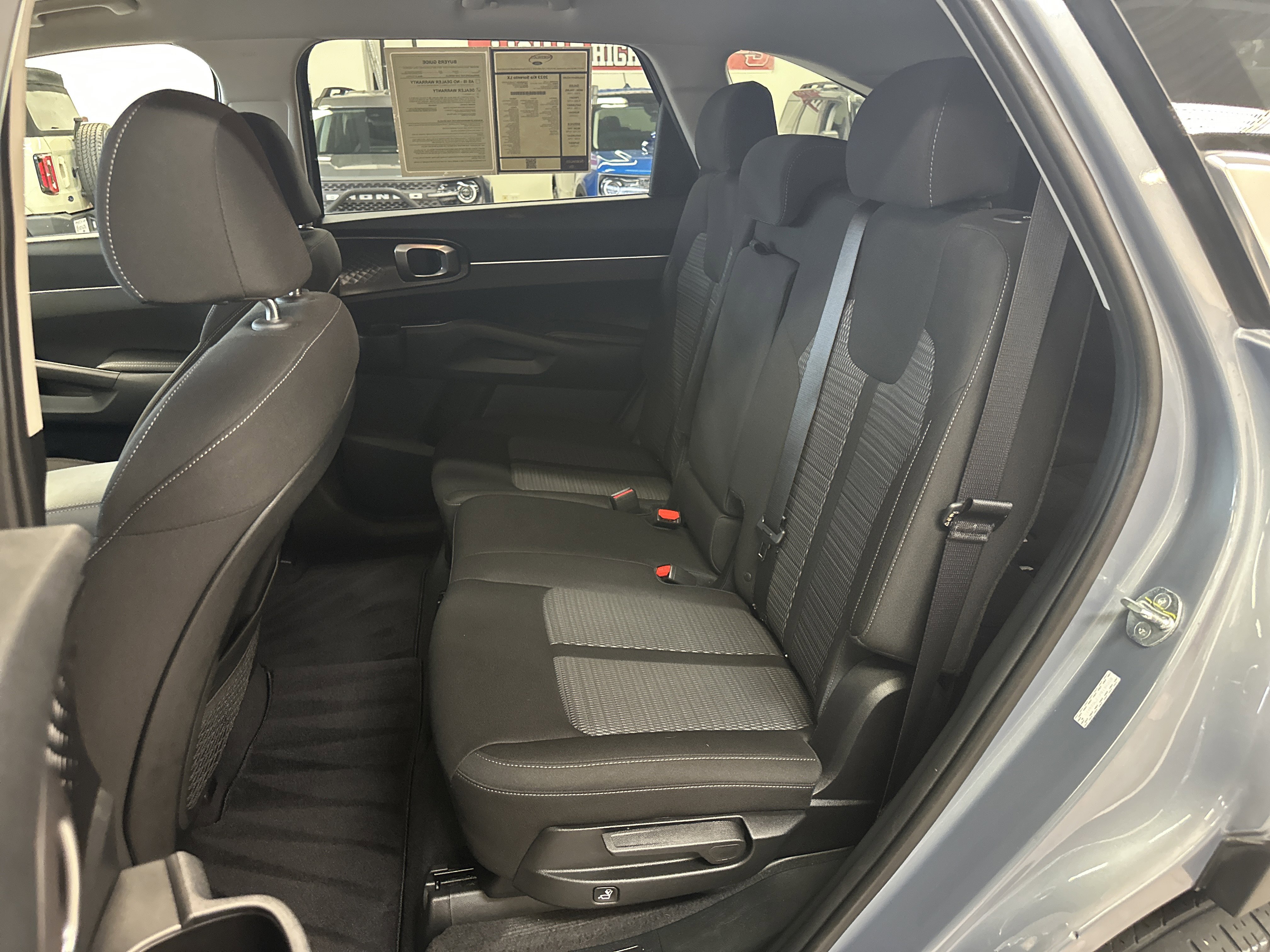 Used 2023 Kia Sorento LX image 5