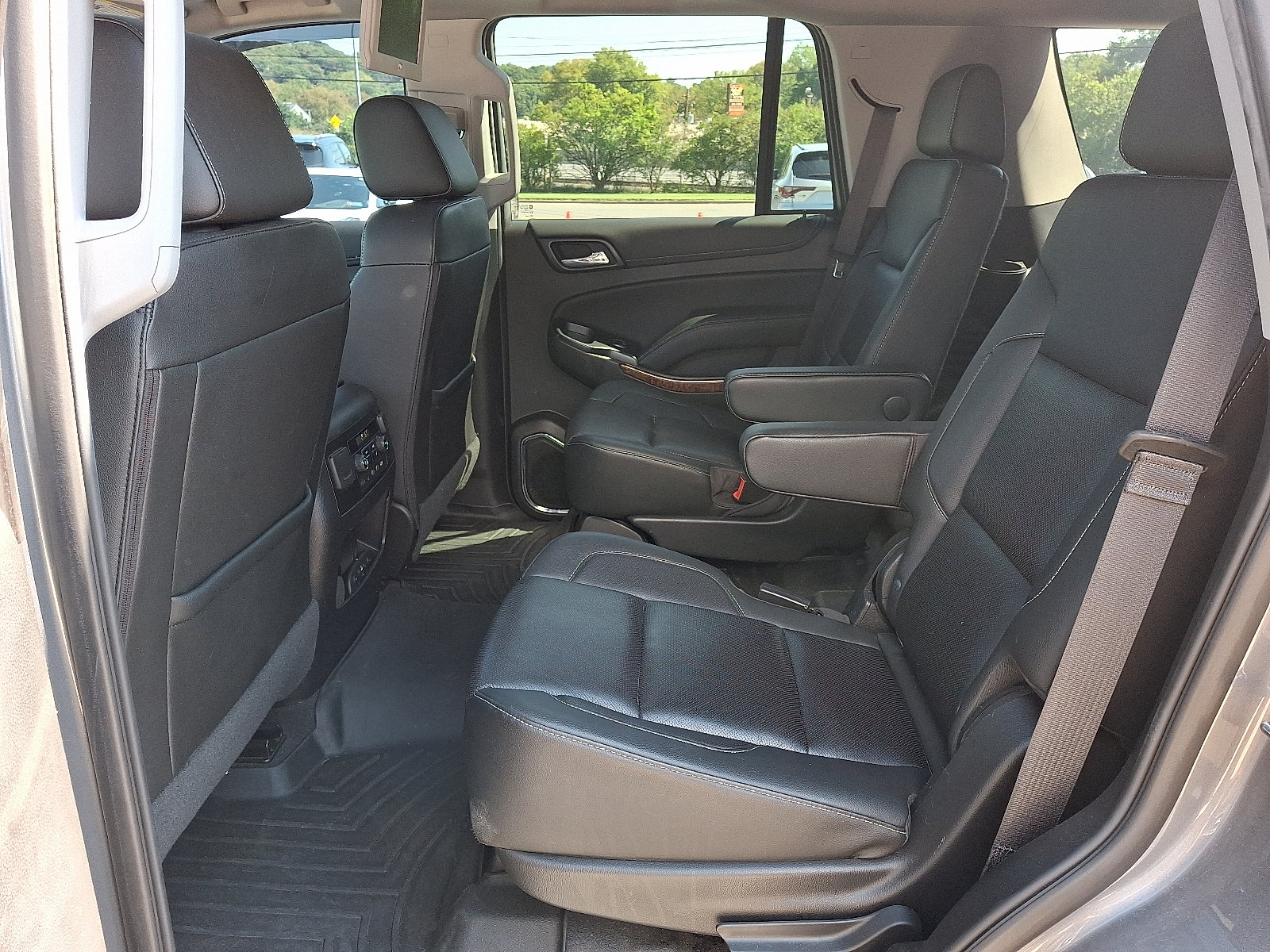 Used 2019 Chevrolet Tahoe Premier AWD/4WD image 11