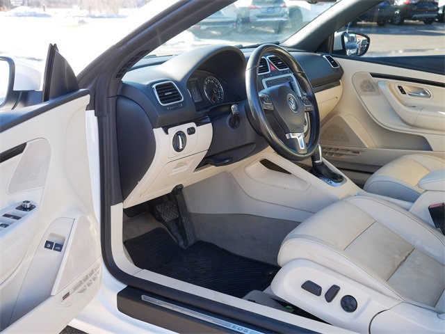 Used 2014 Volkswagen Eos Executive image 12