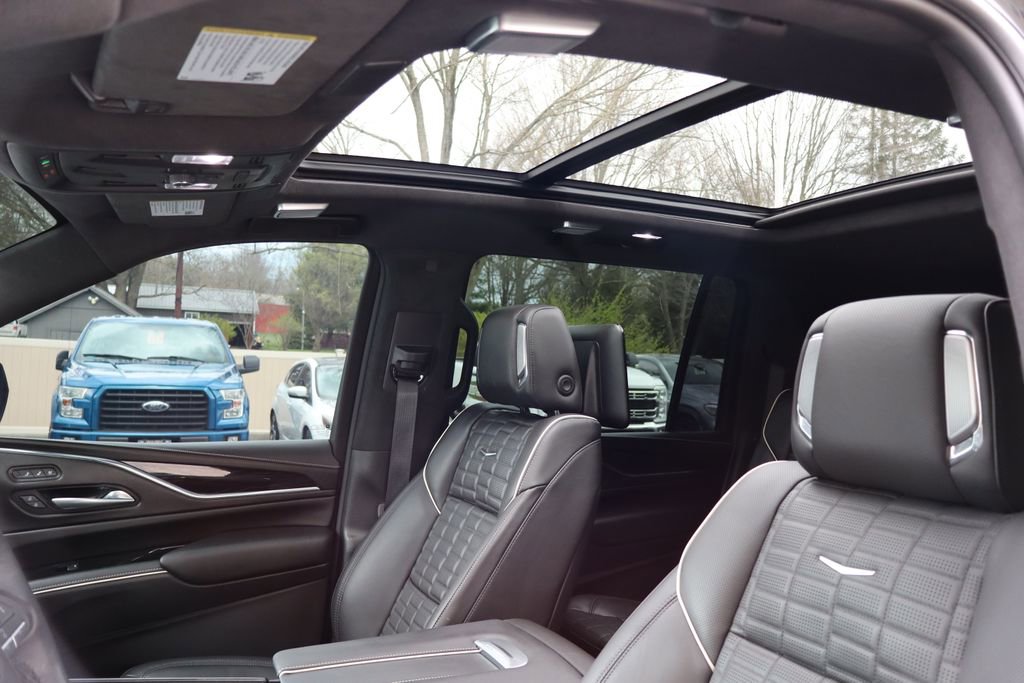 Used 2024 Cadillac Escalade ESV V w/ LPO, ONYX Package AWD/4WD image 5