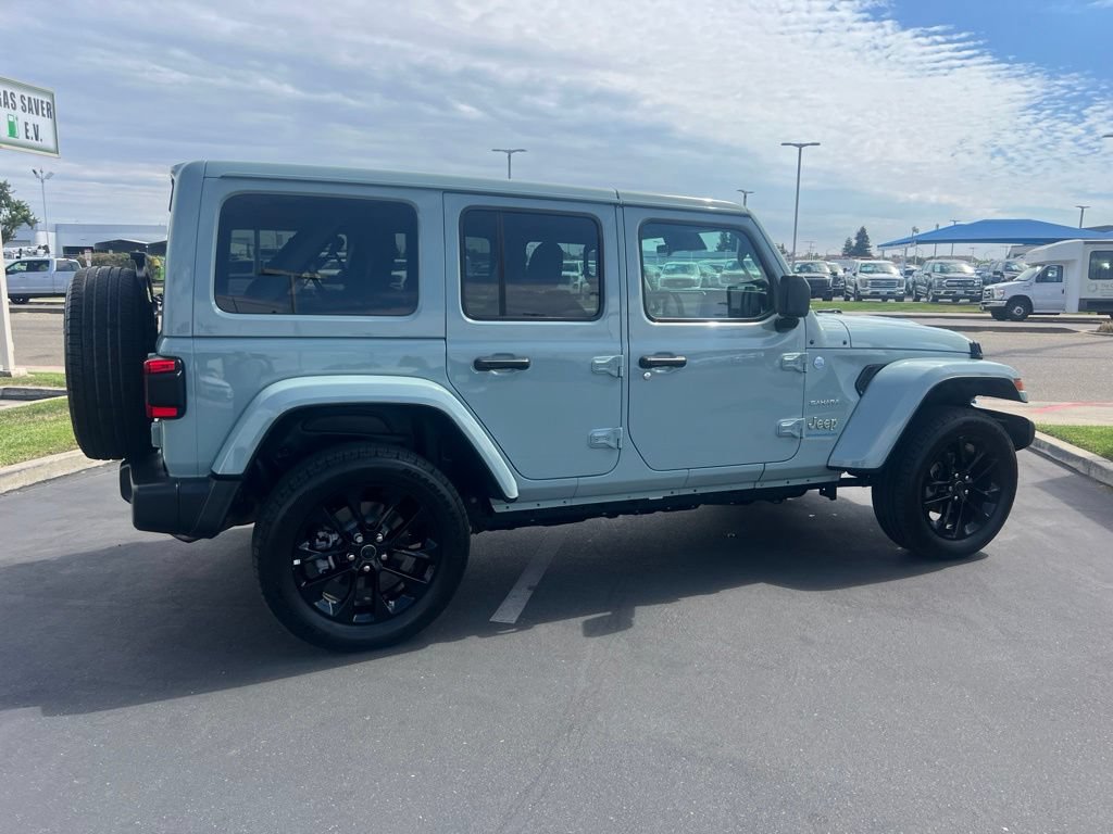 Used 2024 Jeep Wrangler Unlimited Sahara w/ Technology Group AWD/4WD image 13