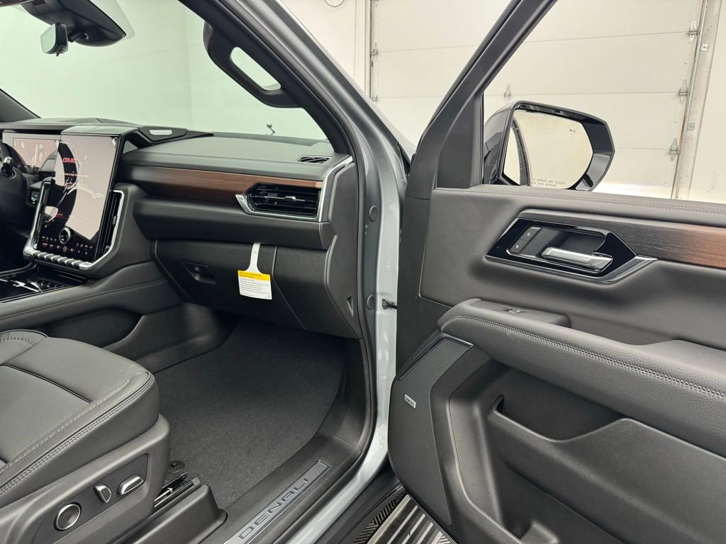 New 2026 GMC Yukon XL Denali w/ Denali Reserve Package image 37