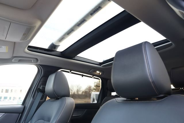 Used 2024 MAZDA CX-90 Plug-In Hybrid w/ Premium Pkg image 23