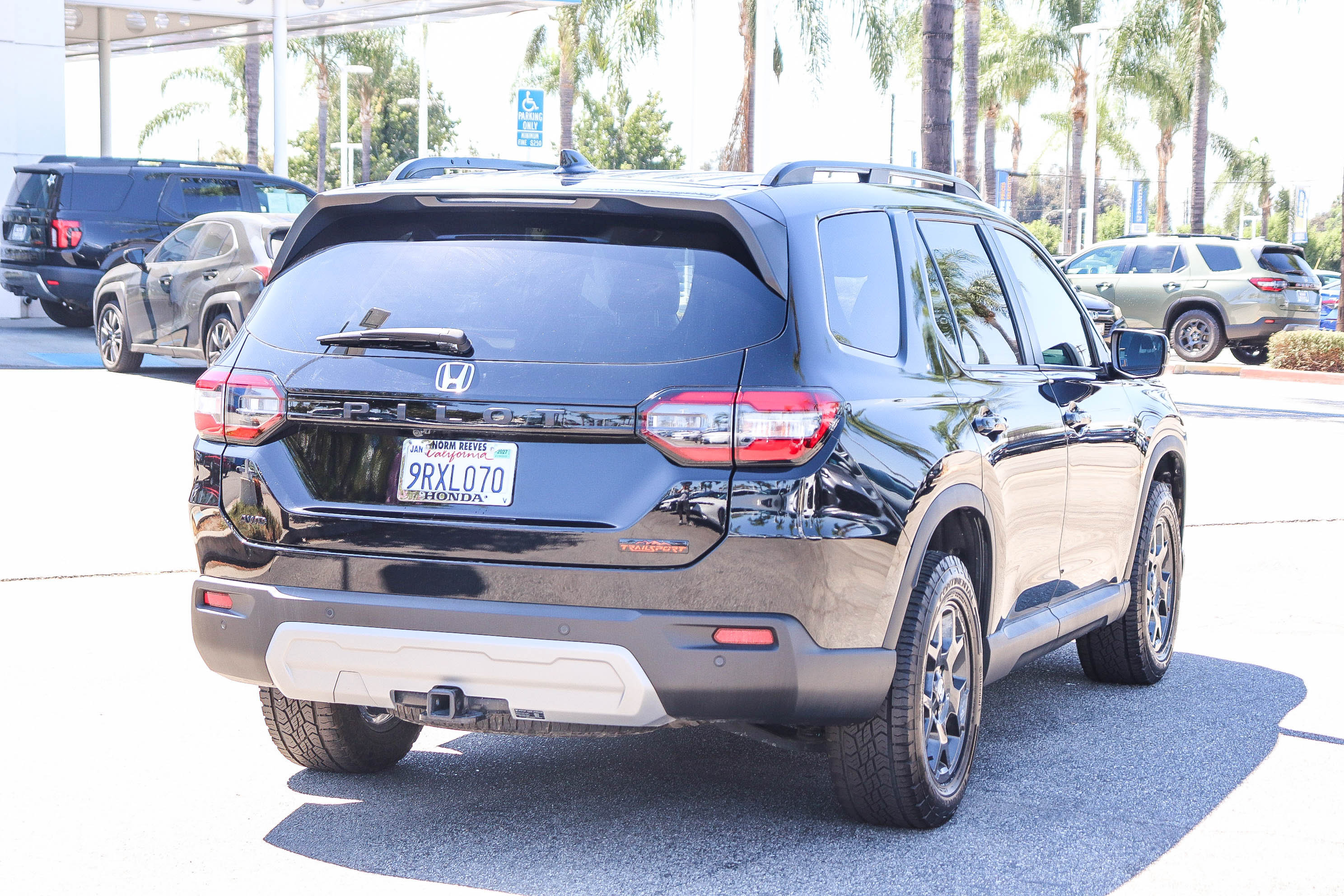 Used 2025 Honda Pilot TrailSport image 11