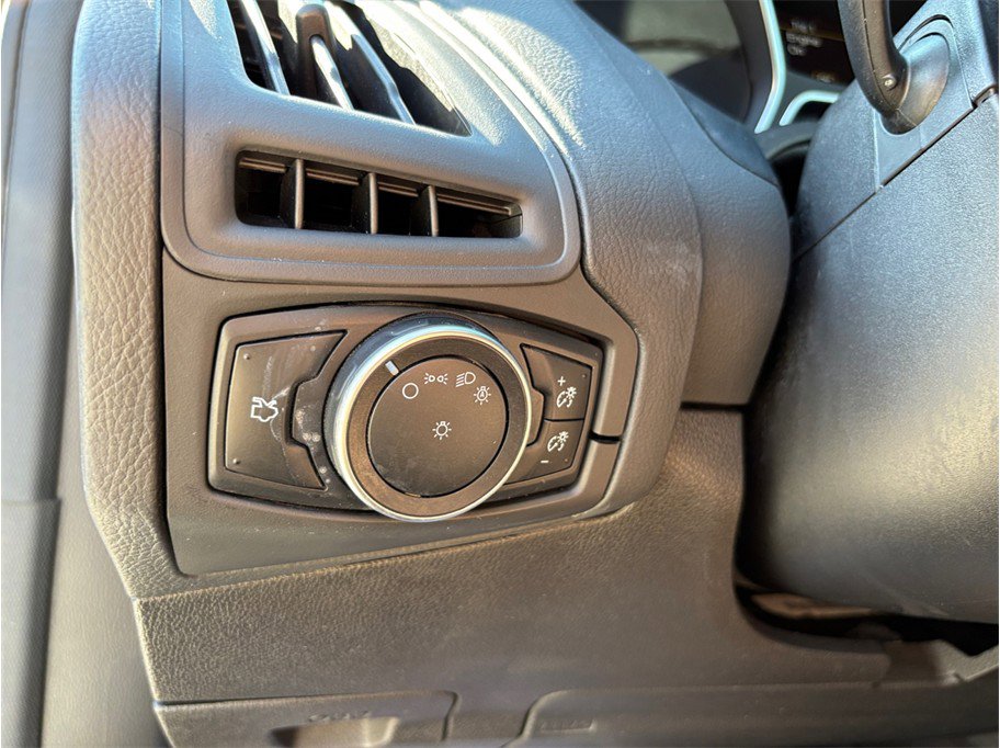 Used 2016 Ford Focus SE image 24