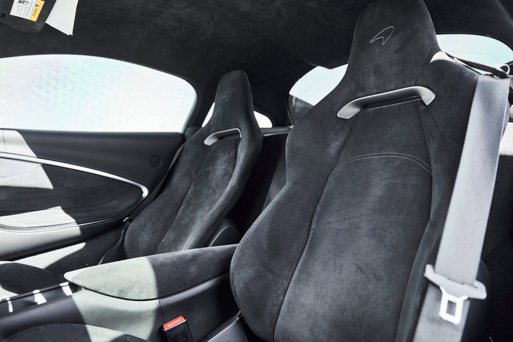 Used 2024 McLaren Artura RWD image 30