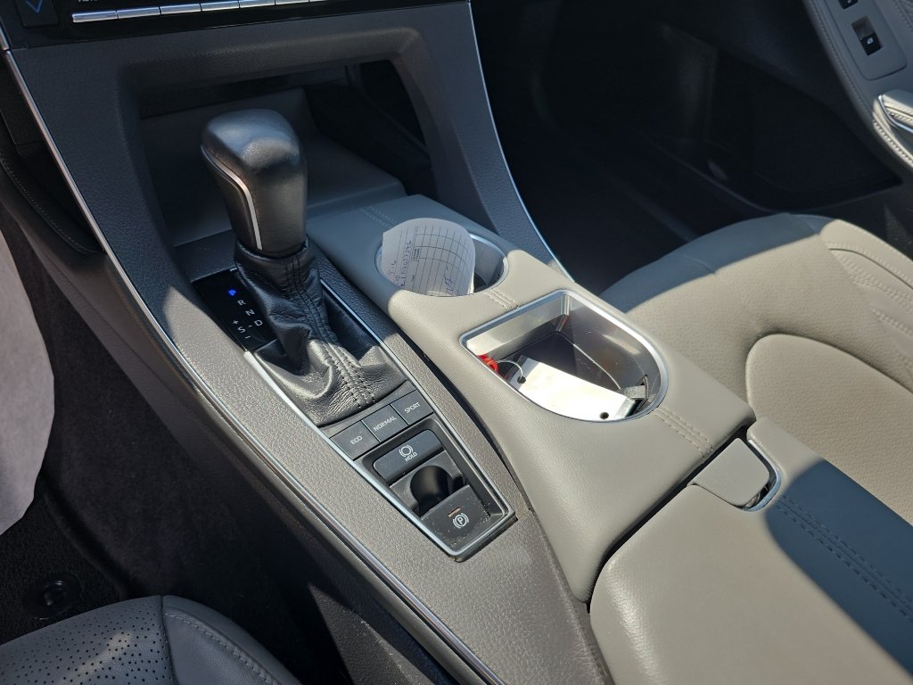 Used 2019 Toyota Avalon Limited FWD image 10