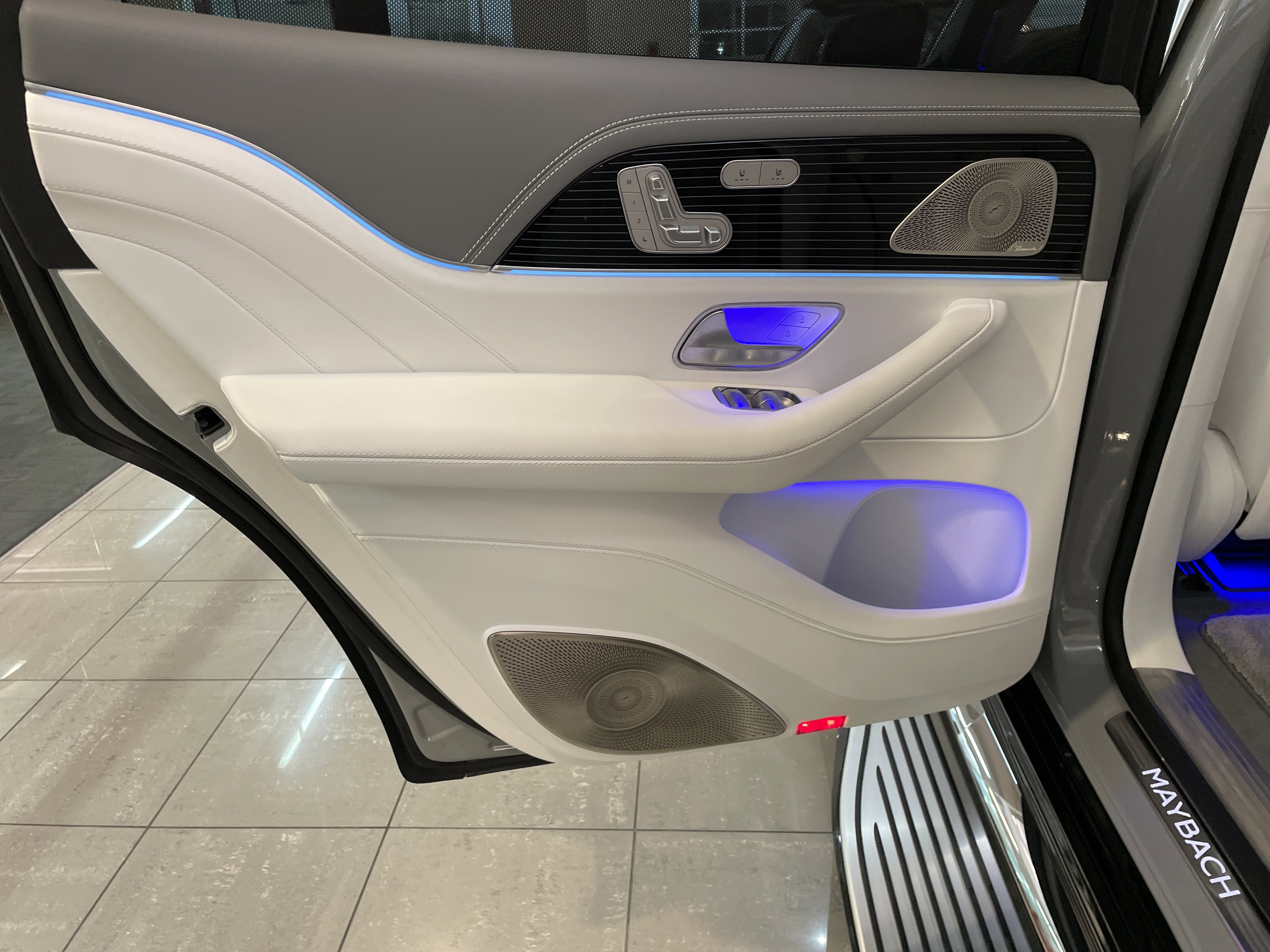 Certified 2025 Mercedes-Benz Maybach GLS 600 4MATIC image 37