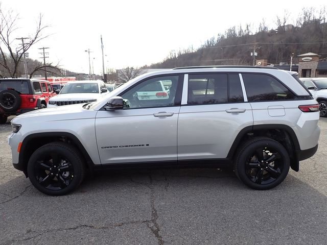 New 2025 Jeep Grand Cherokee Limited w/ Black Appearance Package image 2