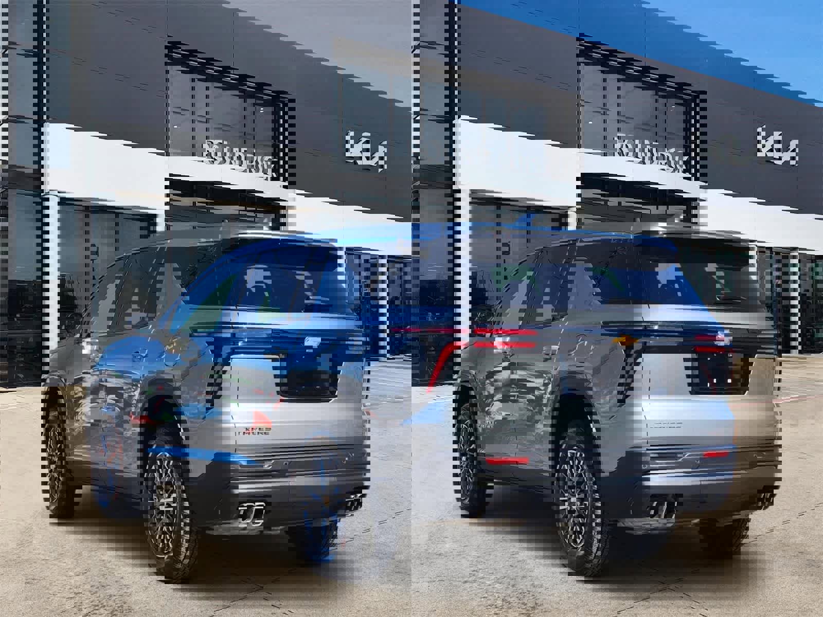 Used 2024 Chevrolet Traverse LS image 6