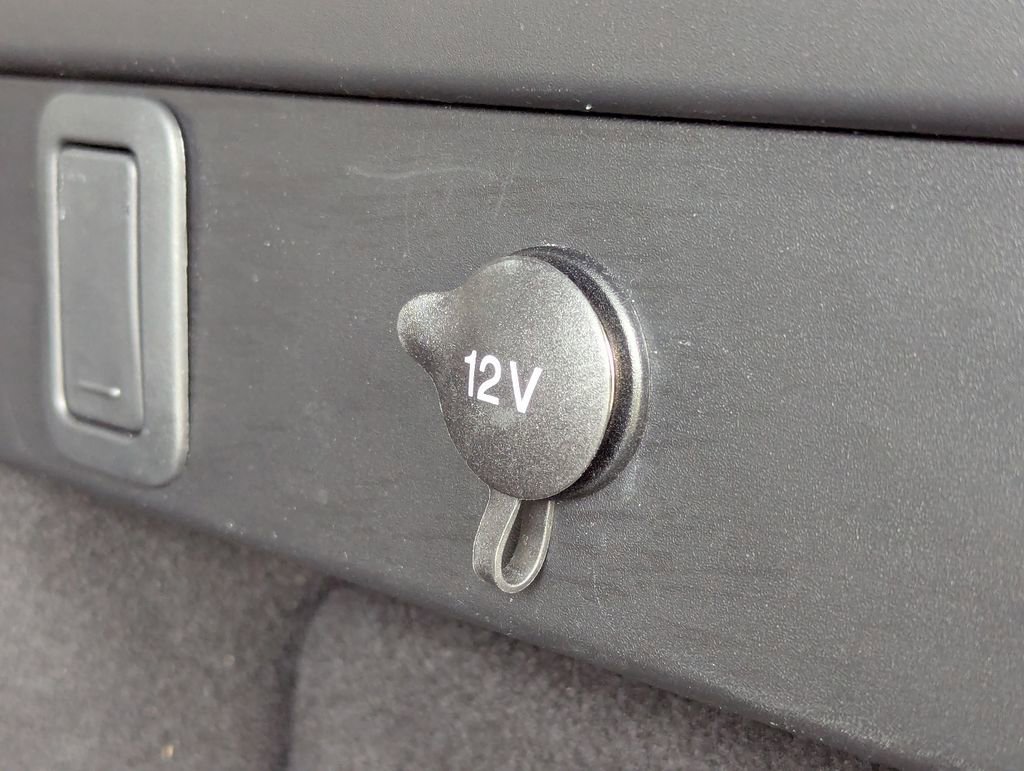 Used 2020 Land Rover Range Rover Velar R-Dynamic S image 32