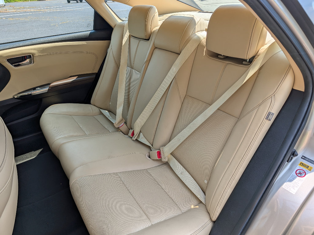 Used 2015 Toyota Avalon Limited FWD image 18
