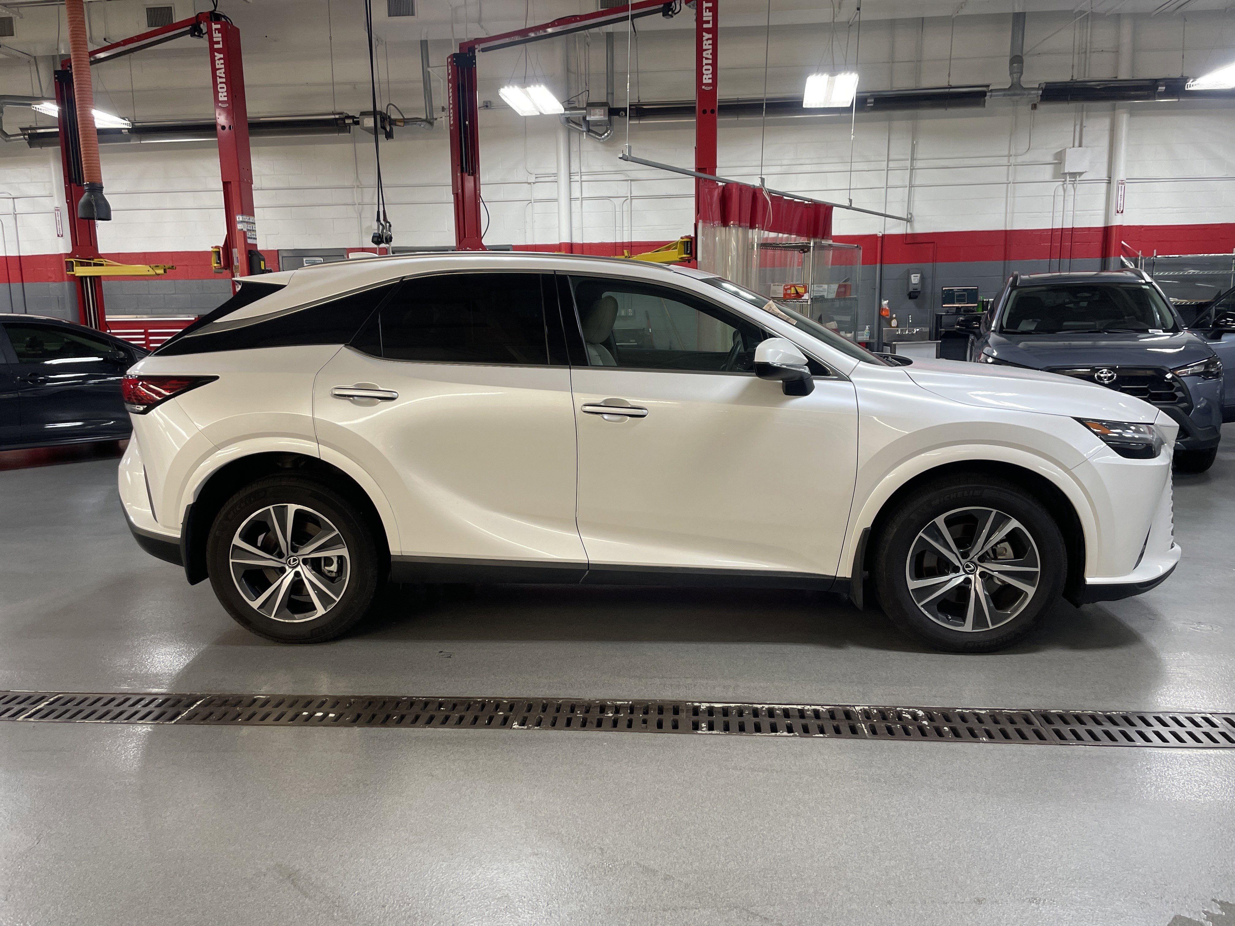 Used 2024 Lexus RX 350 Premium w/ Accessory Package (Z1) AWD/4WD image 7