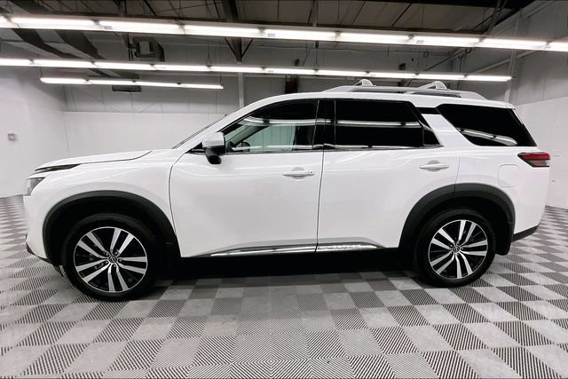 Used 2025 Nissan Pathfinder Platinum w/ Cargo Package FWD image 15