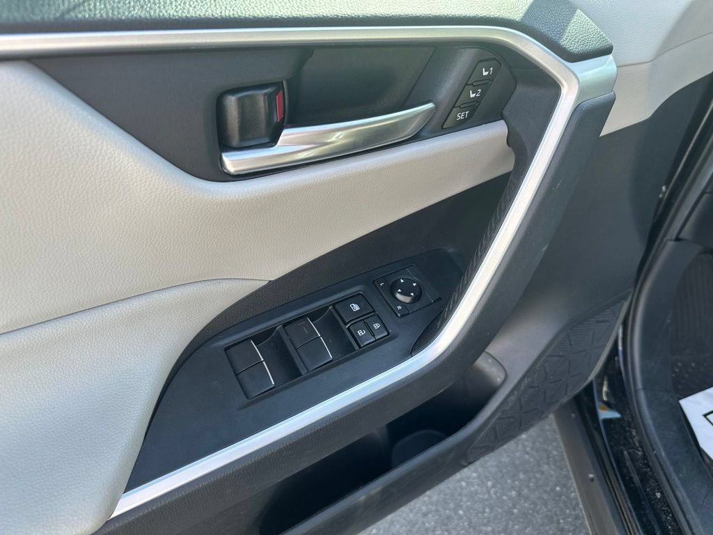 Used 2021 Toyota RAV4 XLE Premium AWD/4WD image 10