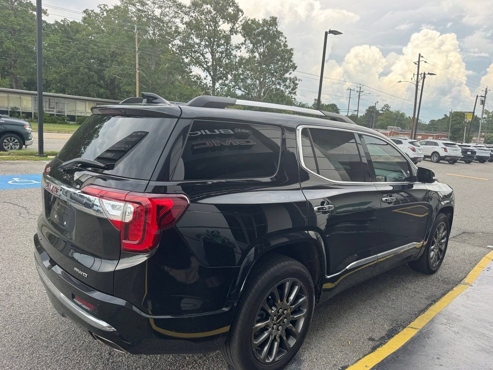 Used 2022 GMC Acadia Denali w/ Black Diamond Edition AWD/4WD image 6
