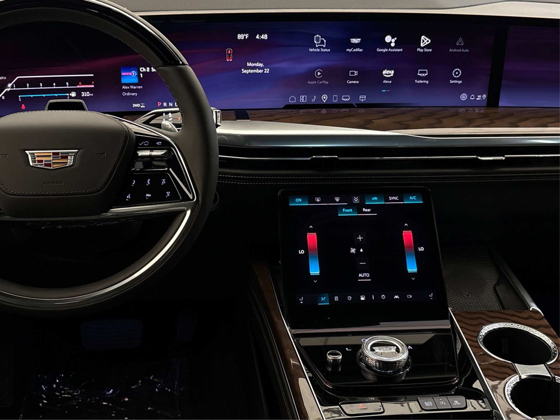 Used 2025 Cadillac Escalade Sport Platinum w/ LPO, ONYX Package AWD/4WD image 16