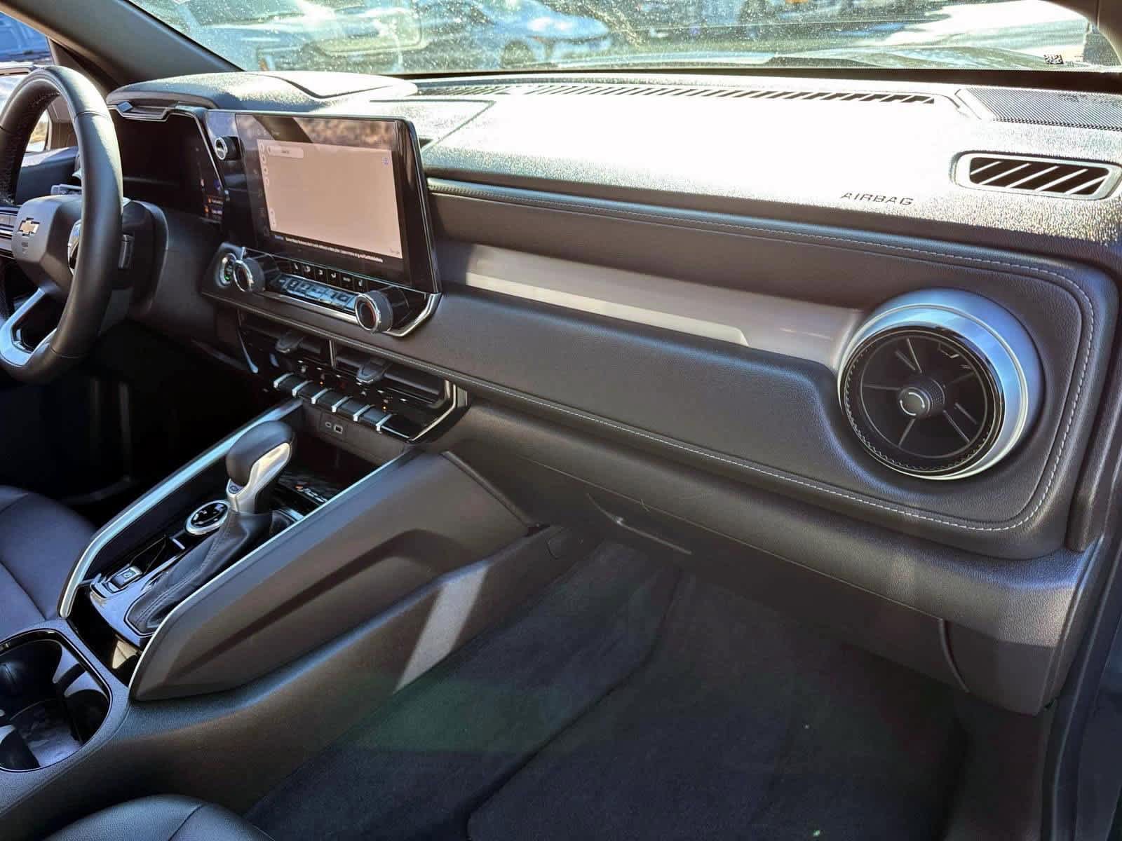 Used 2023 Chevrolet Colorado LT w/ LT Convenience Package III image 8