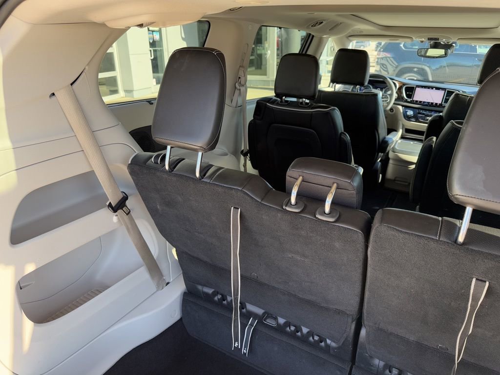 Used 2023 Chrysler Pacifica Limited FWD image 17
