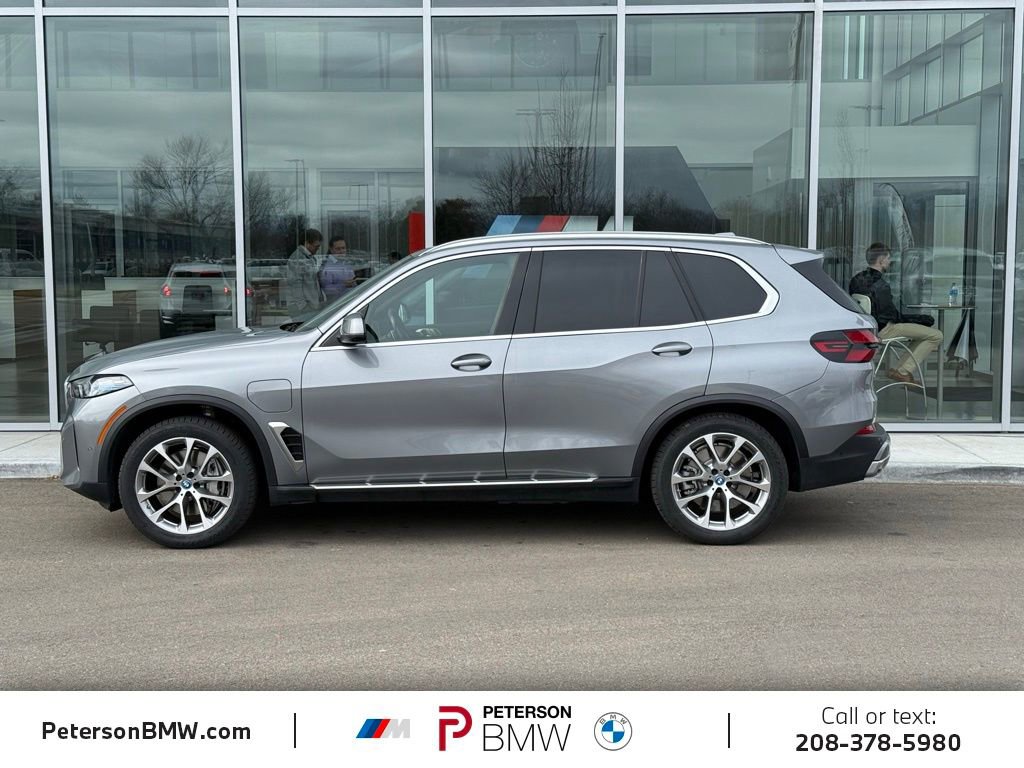 Used 2025 BMW X5 xDrive50e image 4