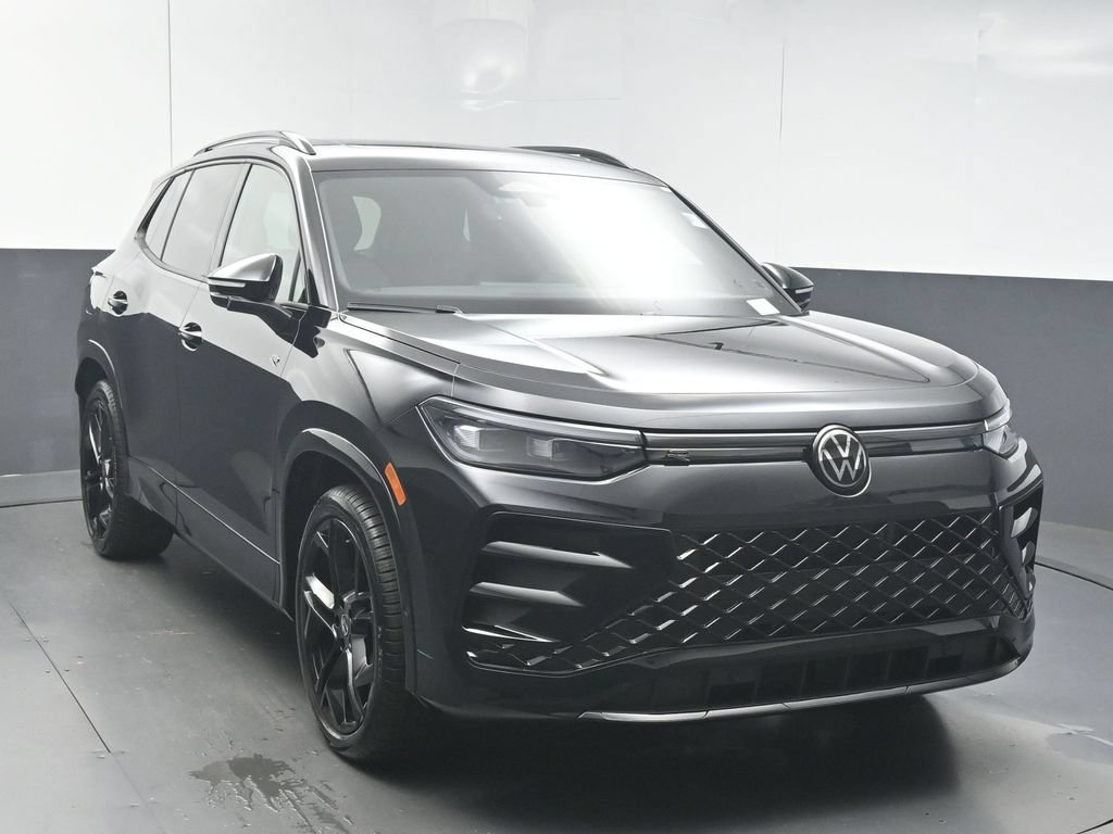 New 2026 Volkswagen Tiguan SE R-Line FWD image 2